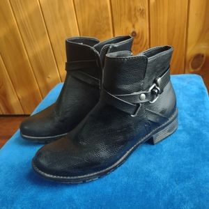 Like new black women's boots size 8.5